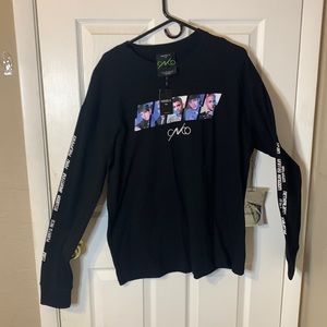Long sleeve black tee shirt